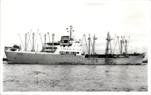 Foto Frachtschiff vor der Küste
