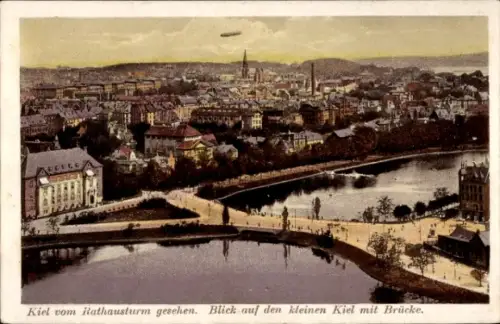 Ak Kiel in Schleswig Holstein, Blick vom Rathausturm, Kleiner Kiel, Brücke, Zeppelin