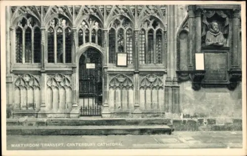 Ak Canterbury Kent England, Martyrium, Kathedrale von  gotische Architektur, Statue