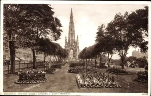 Ak Edinburgh Schottland,  Princes Street Gardens, Scott Memorial, Parklandschaft