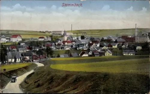 Ak Stammbach in Oberfranken,  Landschaft mit Häusern, Straße, Auto, Hügel