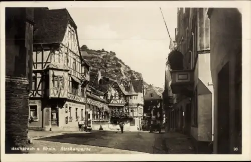 Ak Bacharach am Rhein, Bacharach a. Rhein, Straßenpartie,  Fachwerkhäuser