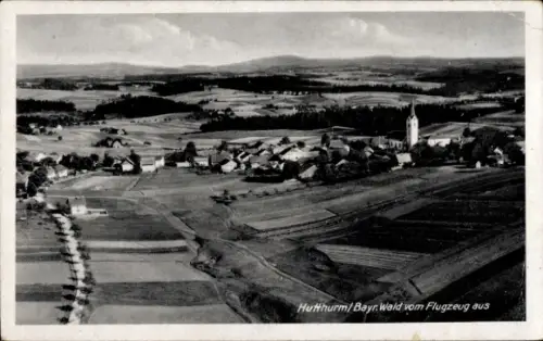 Ak Hutthurm im Ilztal Niederbayern, Hutthurm/Bayr. Wald vom Flugzeug aus, Luftaufnahme, ländliche