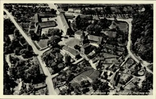 Ak Pechau Magdeburg an der Elbe, Luftaufnahme von  Gebäude, Straßen, Bäume