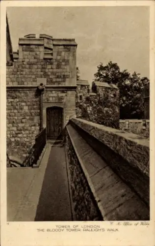 PC London City England, Tower of London, Bloody Tower, Raleigh's Walk