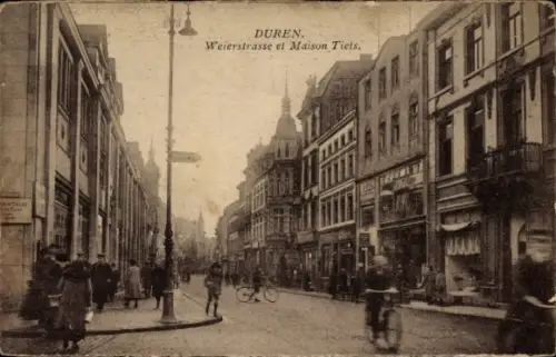 Ak Düren im Rheinland, Duren, Weierstrasse, Maison Tiets,  Stadtansicht, Menschen, Fahrräder