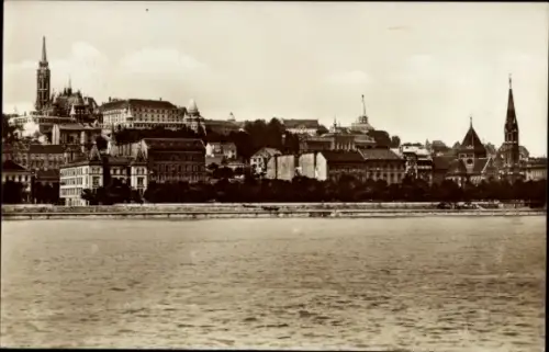 Ak Budapest Ungarn, Blick auf  Mathias-Kirche, Wasseransicht,  