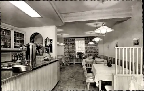 Ak Konstanz am Bodensee, Gasthaus zum Elefanten, Innenansicht, Bierstube, Tische, Stühle, Beleuch