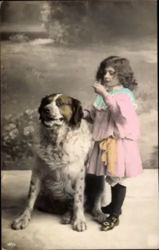 Ak Bernhardiner mit Mädchen, Portrait, coloriert