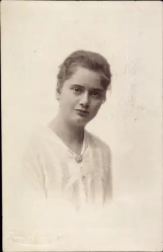Foto Ak Portrait einer jungen Frau