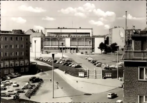 Ak Kiel, Ostseehalle  Parkplatz, Autos, Gebäude