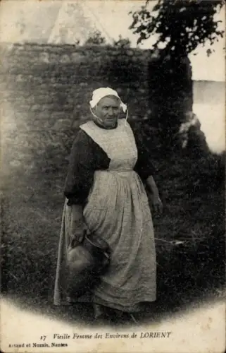 Ak Lorient Morbihan, einheimische Frau mit Krug