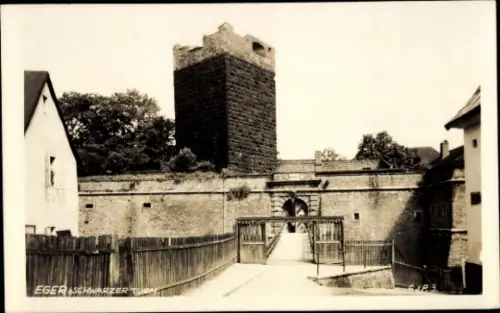 Foto Ak Cheb Eger Reg. Karlsbad, Blick auf den schwarzen Turm, Stadtansicht