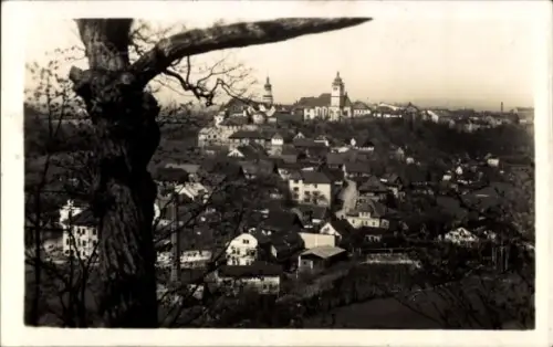 Ak Nové Město nad Metují Neustadt an der Mettau Reg. Königgrätz, Stadtansicht, Hügel, Kirche, Häu