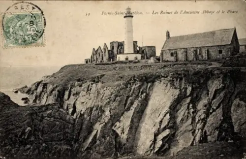 CPA Plougonvelin Finistère, Pointe de Saint Mathieu, Les Ruines de l'Ancienne Abbaye et le Phare