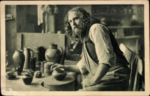 Ak Oberammergau, Passionsspiel-Christus-Darsteller Anton Lang in seiner Töpferwerkstatt