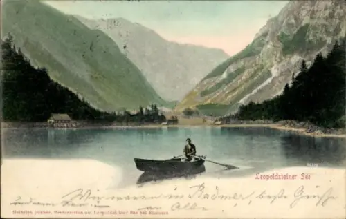 Ak Eisenerz Steiermark, Leopoldsteiner See ,  Boot auf dem Wasser, Berge im Hintergrund, farbig