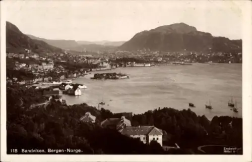 Ak Bergen Norwegen, Sandviken, Bergen, Blick auf die Stadt, Berge, Wasser, Schiffe