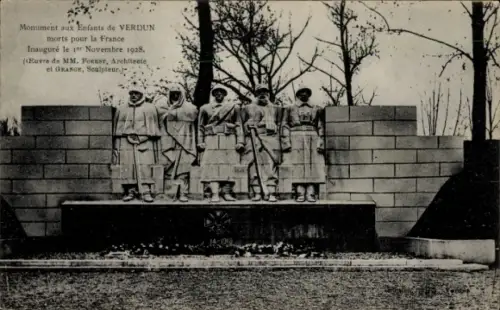 CPA Verdun Meuse, Monument aux Enfants de Verdun morts pour la France