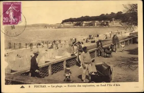 Ak Fouras Charente Maritime, La plage, Entree des sapinettes, au fon l'Ile d'Aix