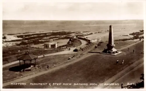 Ak St Andrews Schottland, Märtyrer Monument und Step Rock Badeanstalt