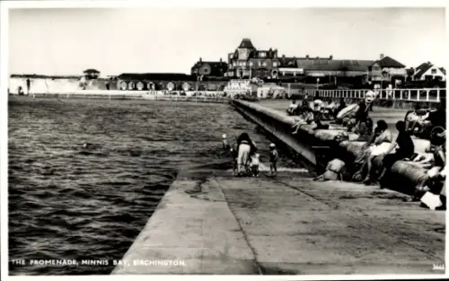 Ak Birchington on Sea Kent England, Promenade, Minnis Bay, Birchingon, Wasser, Menschen, Strand
