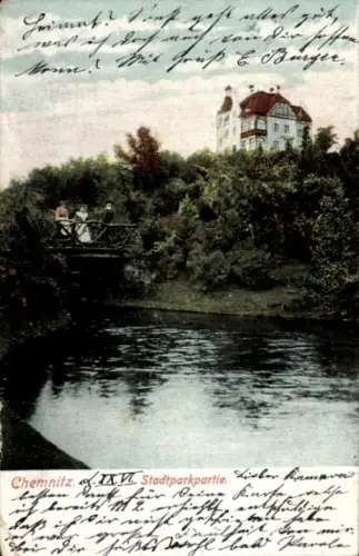 Ak Chemnitz in Sachsen, Chemnitz Stadtparkpartie, Fluss, Brücke, Gebäude im Hintergrund