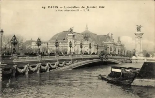 CPA Paris VII, Pont Alexandre III, Inondation de Janvier 1910