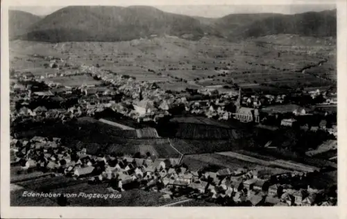 Ak Edenkoben an der Haardt Pfalz, Luftaufnahme von  Landschaft, Häuser, Kirche