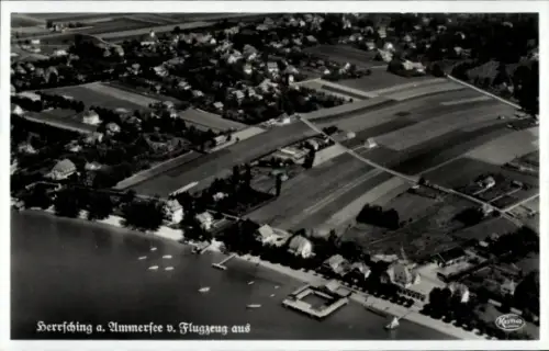 Ak Herrsching am Ammersee, Luftaufnahme von  Felder, Häuser, Boote