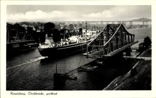 Ak Rendsburg in Schleswig Holstein, Dampfer passiert geöffnete Drehbrücke