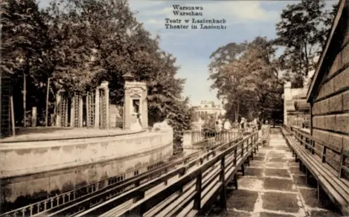 Ak Warszawa Warschau Polen, Teich, Theater in Łazienki, Bäume, Weg, Bänke