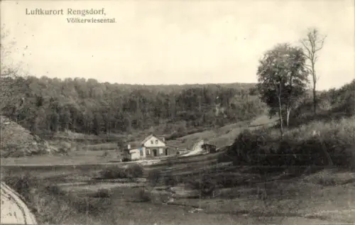 Ak Rengsdorf im Westerwald, Landschaft mit einem Gebäude, Bäume, Hügel, Wasserlauf