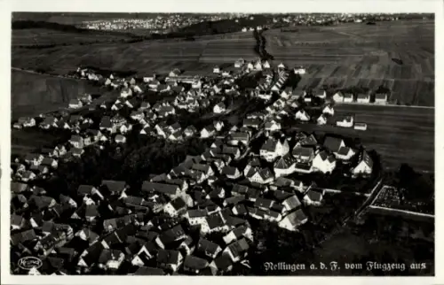 Ak Nellingen in Württemberg, Luftaufnahme von  Häuseransicht, ländliche Umgebung