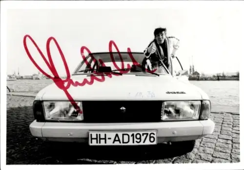 Foto Deutscher Stuntman Arnim Dahl mit Simca 1308 GT, Portrait, Autogramm