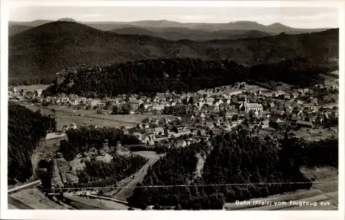 Ak Dahn in der Pfalz, Luftaufnahme von Dahn, Pfalz, Landschaft, Häuser, Wälder