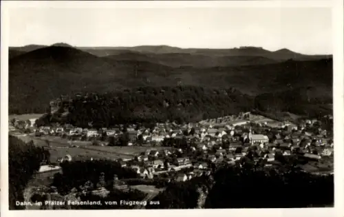 Ak Dahn in der Pfalz, Luftaufnahme von  Pfälzer Felsenland, Text auf Deutsch