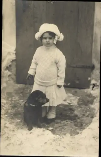 Foto Ak Mädchen mit Dackel, Portrait