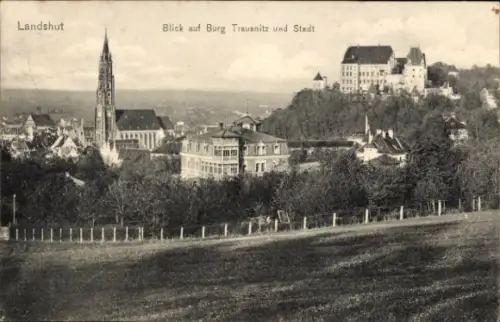 Ak Landshut in Niederbayern,  Blick auf Burg Trausnitz, Stadt, Kirche, Landschaft