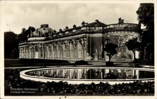 Ak Potsdam Sanssouci, Schloss Sanssouci,  Gartenanlage, Brunnen,  Architektur