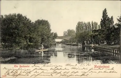 Ak Maidenhead Berkshire England, Boulter's Lock, Flusslandschaft, Boot, Bäume, Brücke, 
