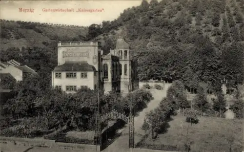 Ak Merzig an der Saar, Gartenwirtschaft Kaisergarten,  Bäume, Eingangstor