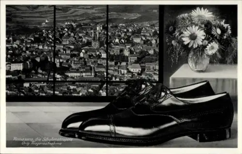 Ak Pirmasens am Pfälzerwald, Schwarze Schuhe, Stadtansicht, Blumenstrauß,  Fliegeraufnahme