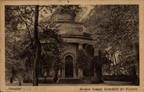 Ak Potsdam Sanssouci, Antiken Tempel, Ruhestätte der Kaiserin,  Schwarz-Weiß-Bild