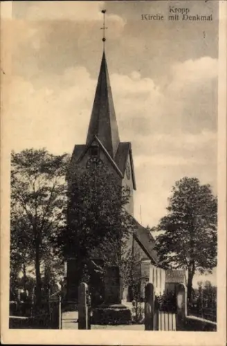 Ak Kropp in Schleswig, Kirche mit Denkmal,  Baumgruppe, Schwarz-Weiß-Foto