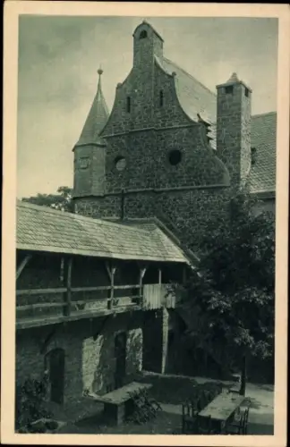 Ak Burg an der Wupper Solingen,  Steinmauer, Türme, Bäume, Tische im Vordergrund