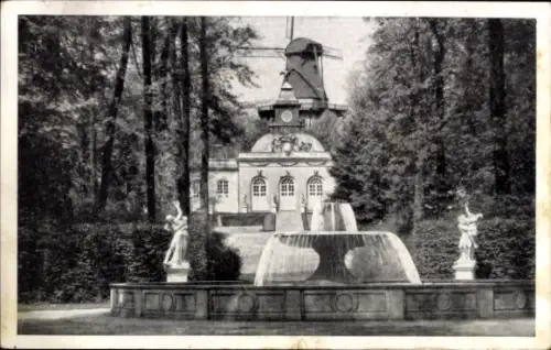 Ak Potsdam Sanssouci, Glockenfontäne mit historischer Mühle
