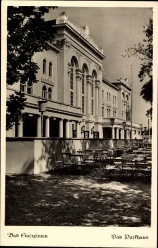 Ak Bad Elmen Salzelmen Schönebeck an der Elbe,  Das Parkhaus, Garten mit Tischen, Schwarz-Weiß-Fo