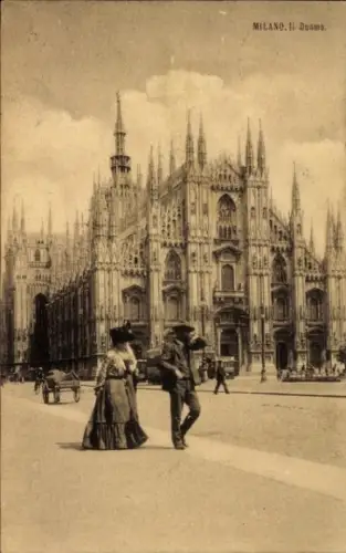 Ak Milano Mailand Lombardia,  Duomo,  , Personen auf der Straße