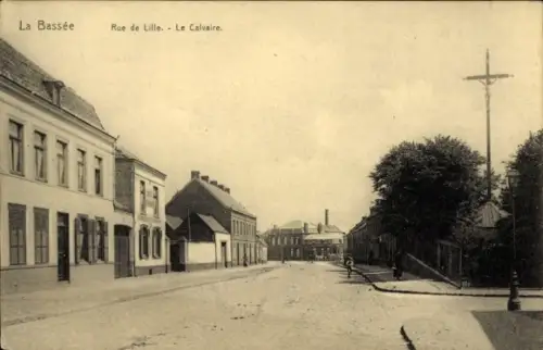 Ak La Bassée Nord, Rue de Lille, Le Calvaire, Straßenpartie, Kreuz